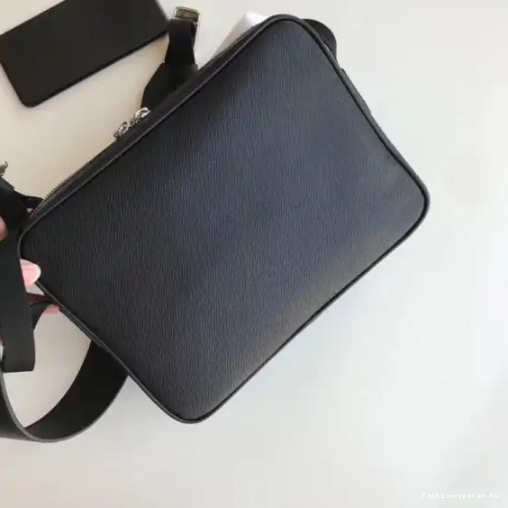 FS CHEAP Vuitton PM Louis OUTDOOR MESSENGER 0522